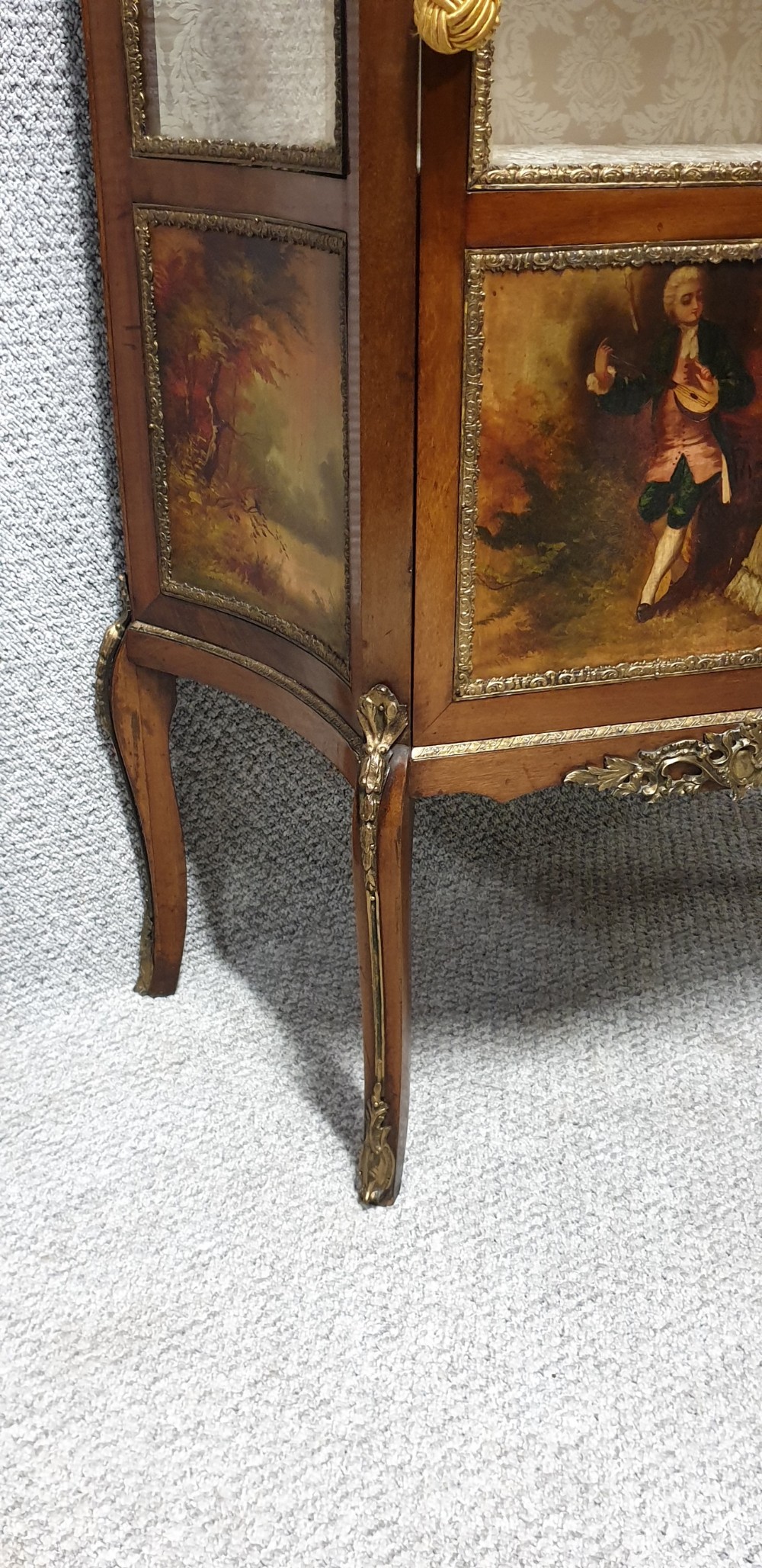 Quality French Vernis Martin Display Vitreen View XII