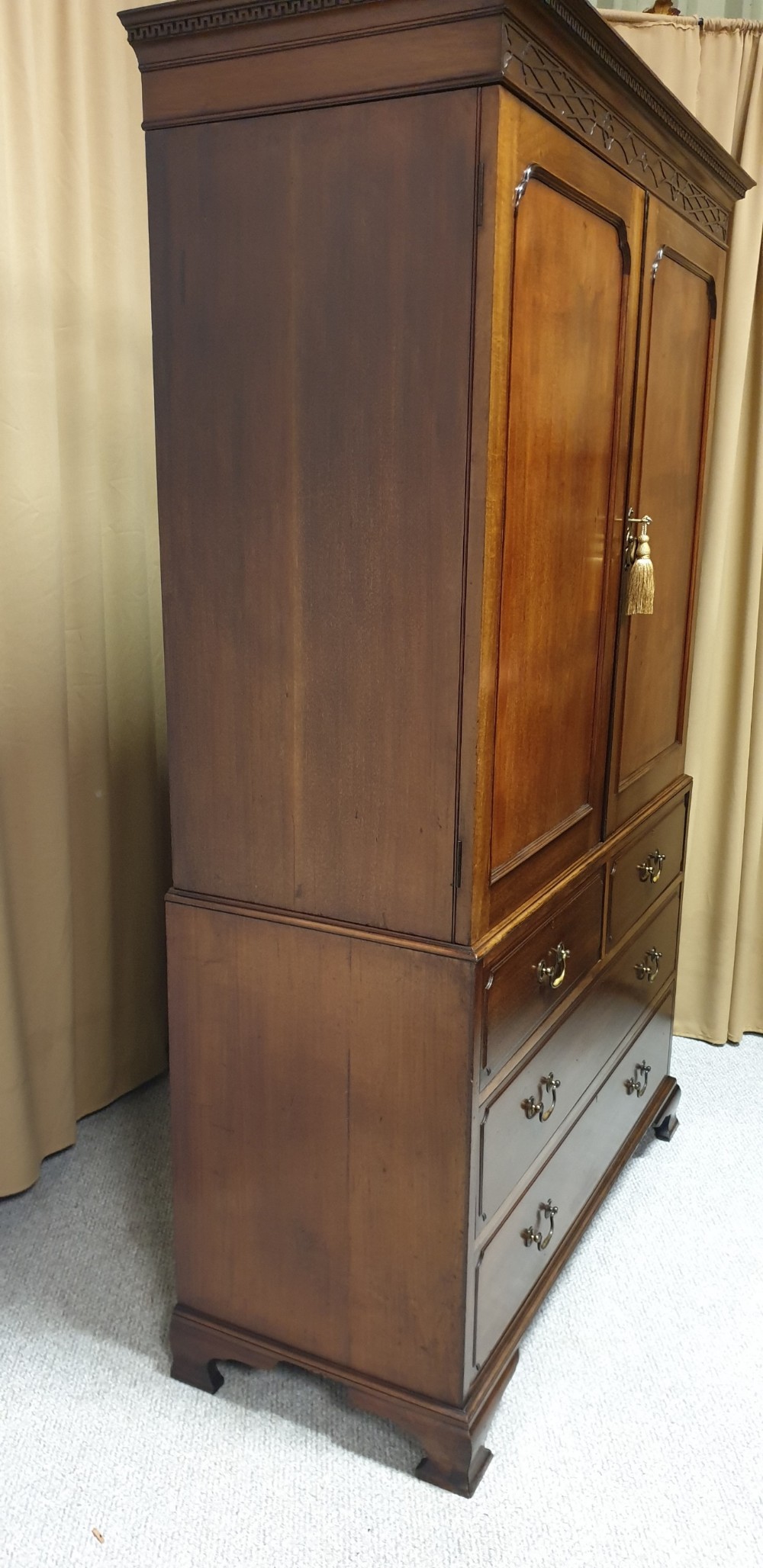 Victorian Mahogany Linen Press  View VIII