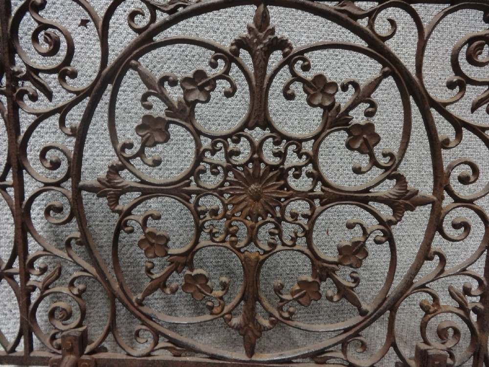 Cast Iron Fire Guard View III