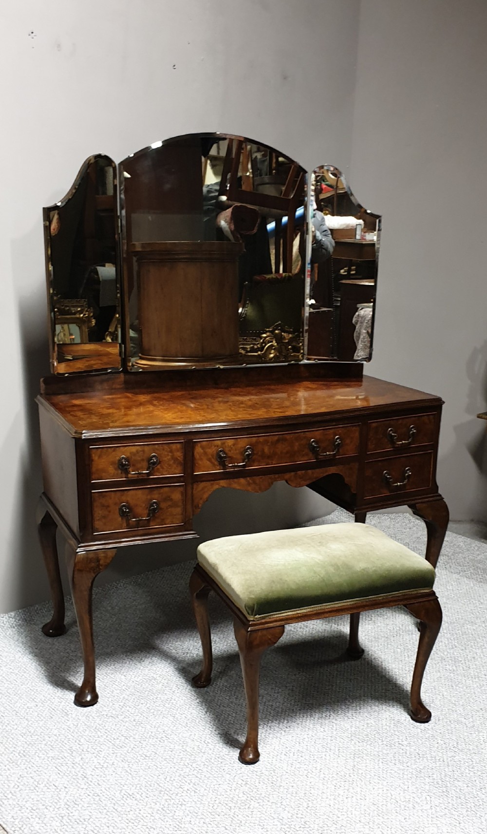 Queen Anne Burr Walnut Dressing Table and Stool 