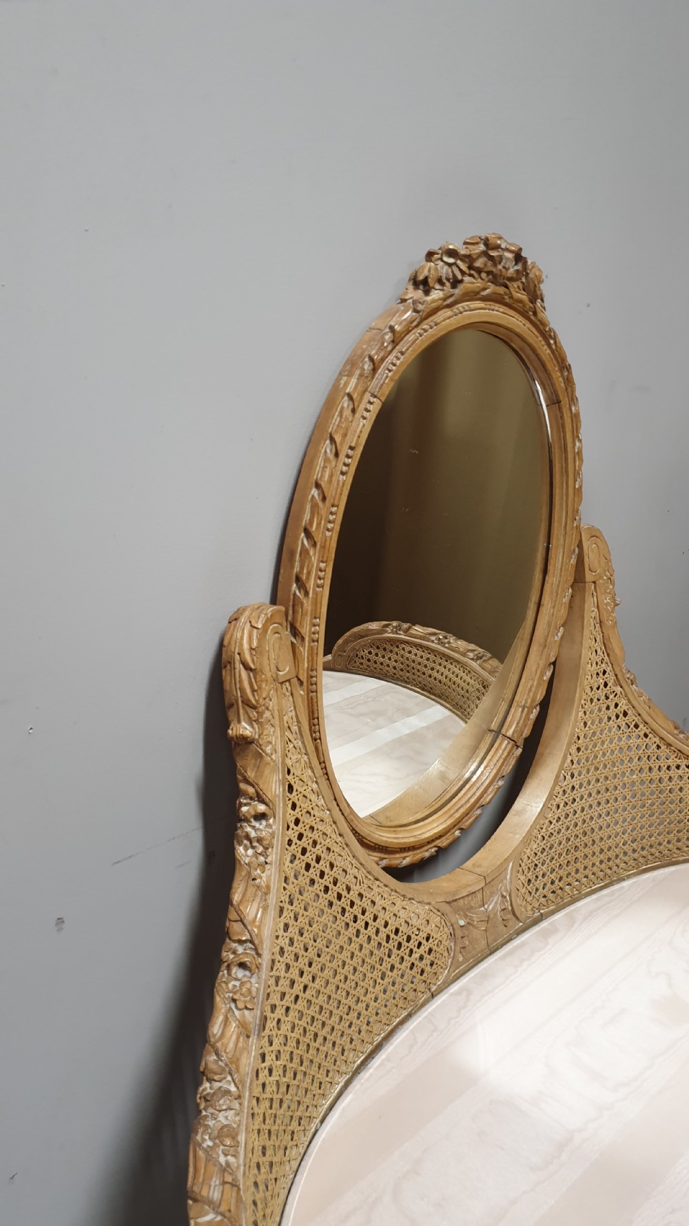 Beautiful French Dressing Table View X