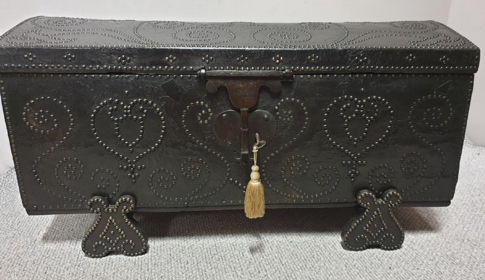 European C18th Crocodile Covered and Studded Travelling Chest View VII