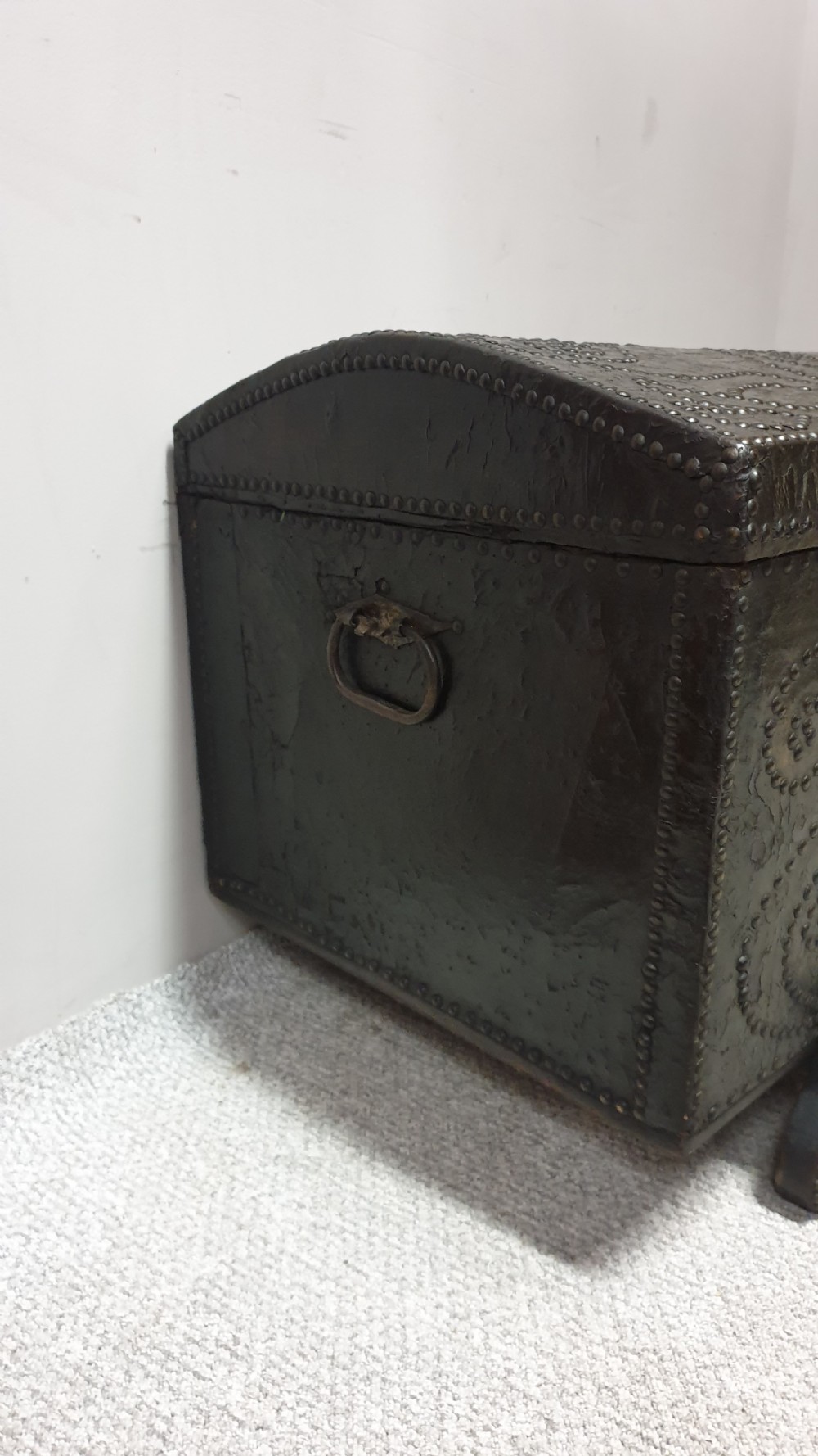 European C18th Crocodile Covered and Studded Travelling Chest View VIII