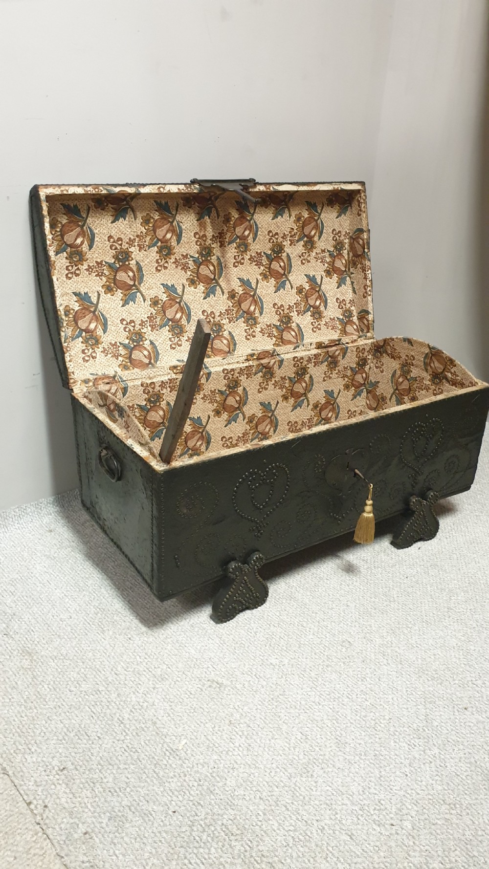 European C18th Crocodile Covered and Studded Travelling Chest View XIV