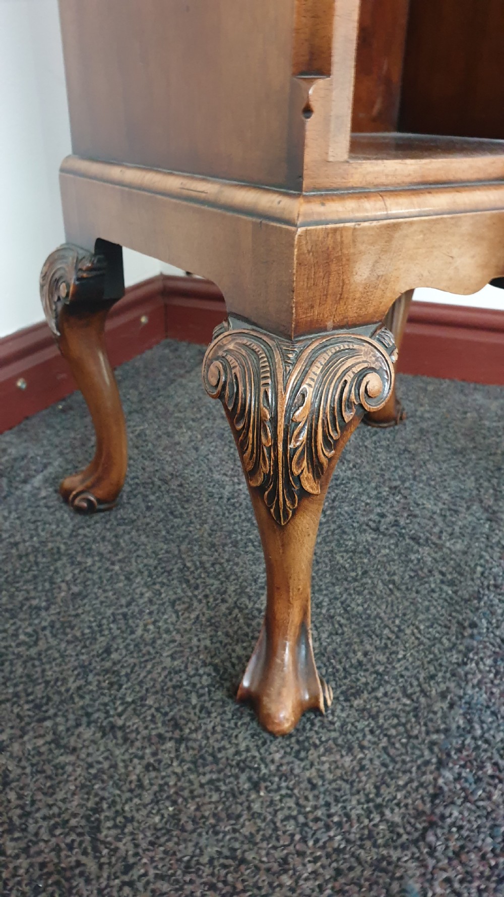 A Queen Anne style walnut bedside cabinet featuring side drop flaps, a single drawer over an open compartment, a carved shell apron, and cabriole legs. View VIII
