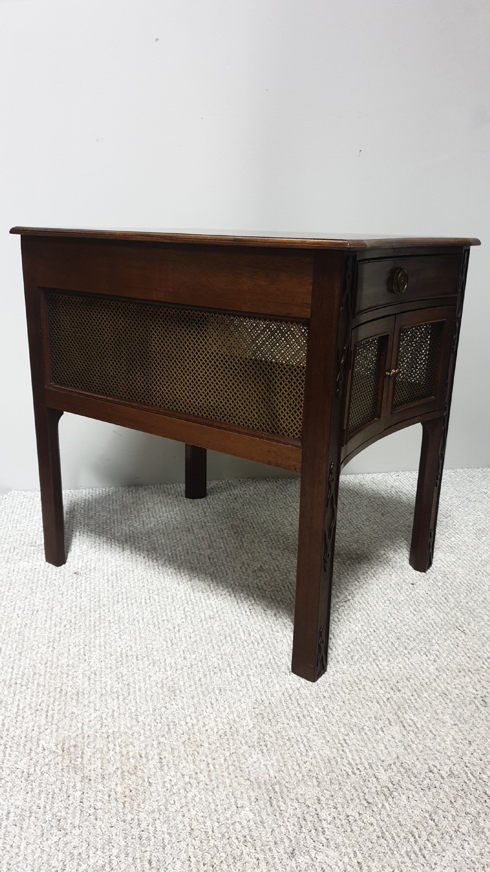 Very Good Pair Mahogany Bedside Cabinets View VII