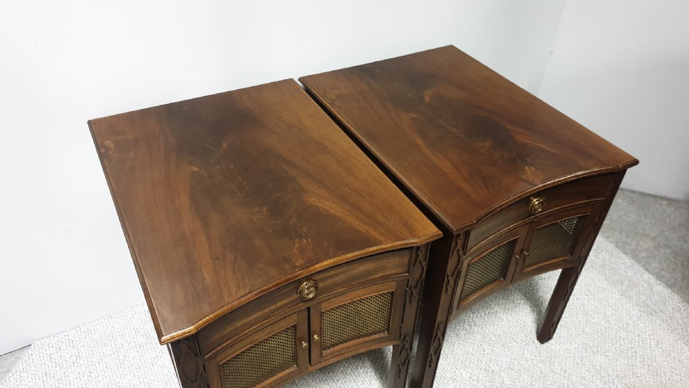 Very Good Pair Mahogany Bedside Cabinets View XIII