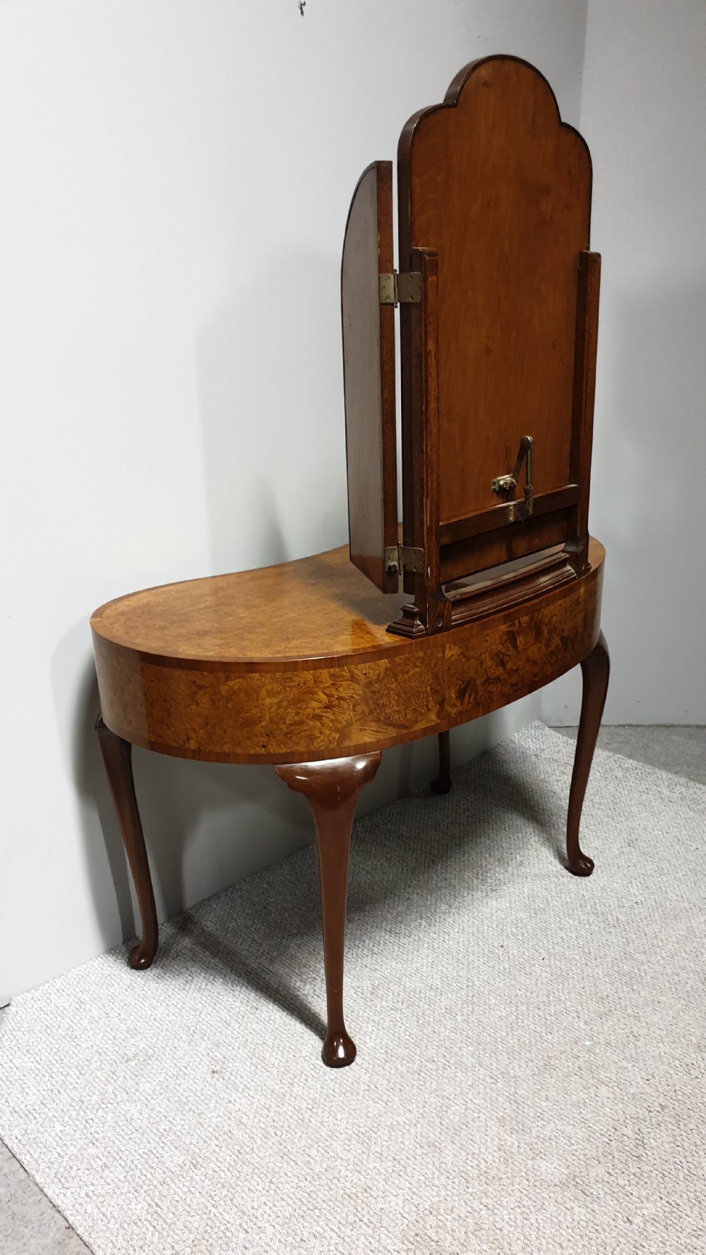Superb Burr Walnut Dressing Table View XI
