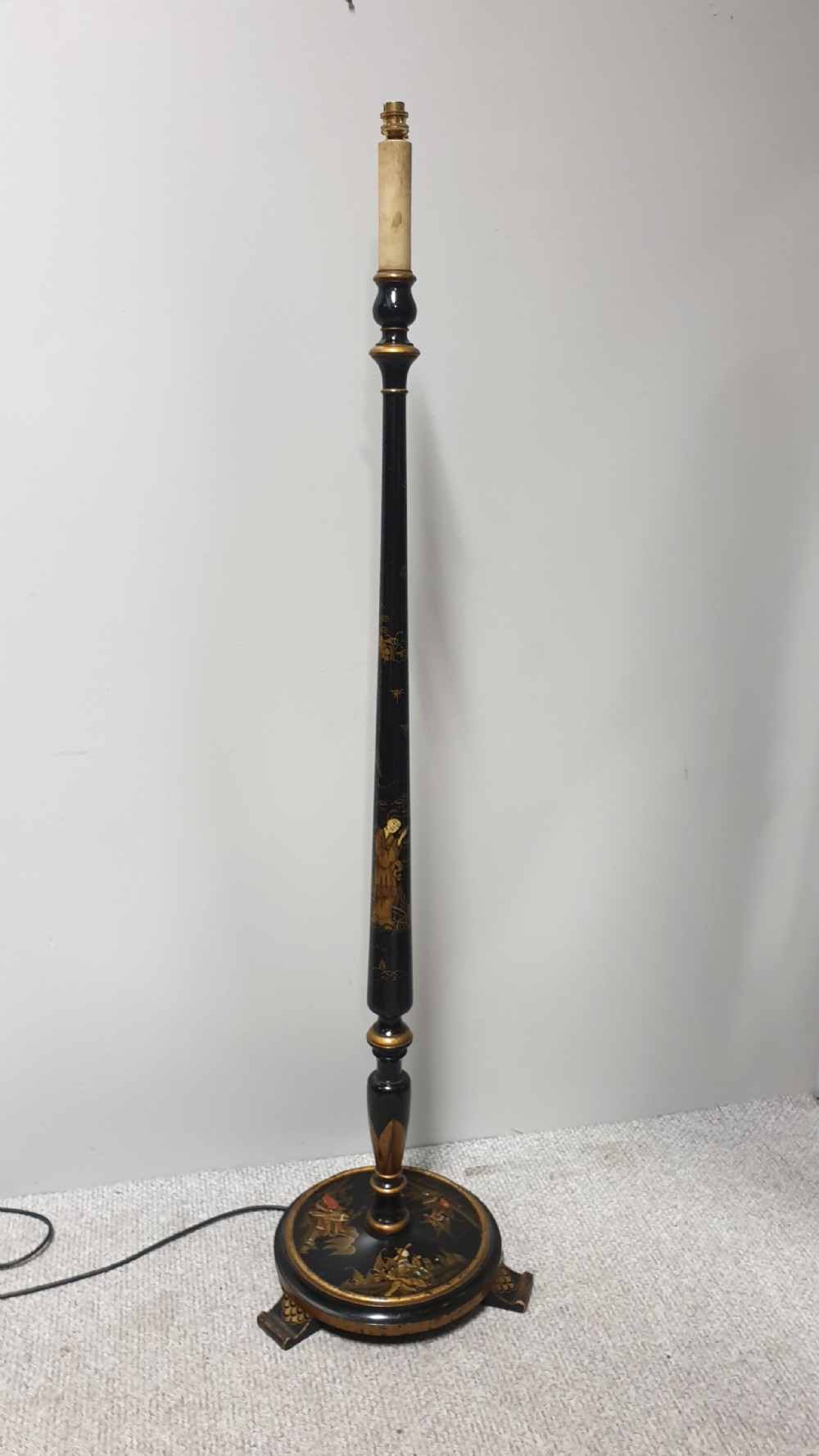 Chinoiserie Standard  Lamp