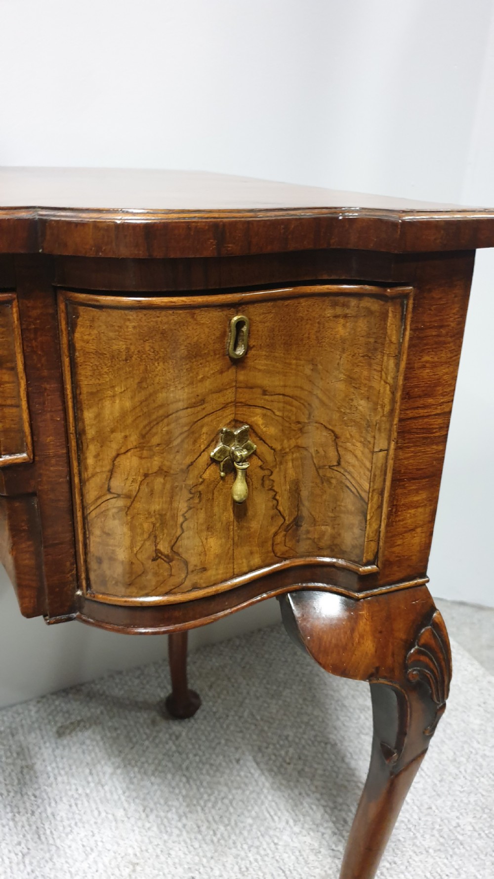 Outstanding Burr Walnut Dressing Table View XIII