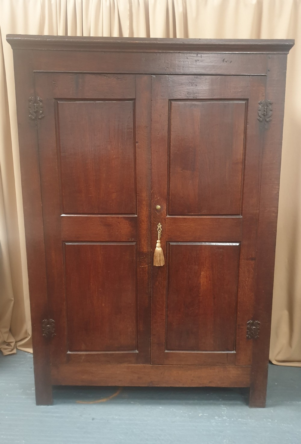 C18th Oak Hall Wardrobe
