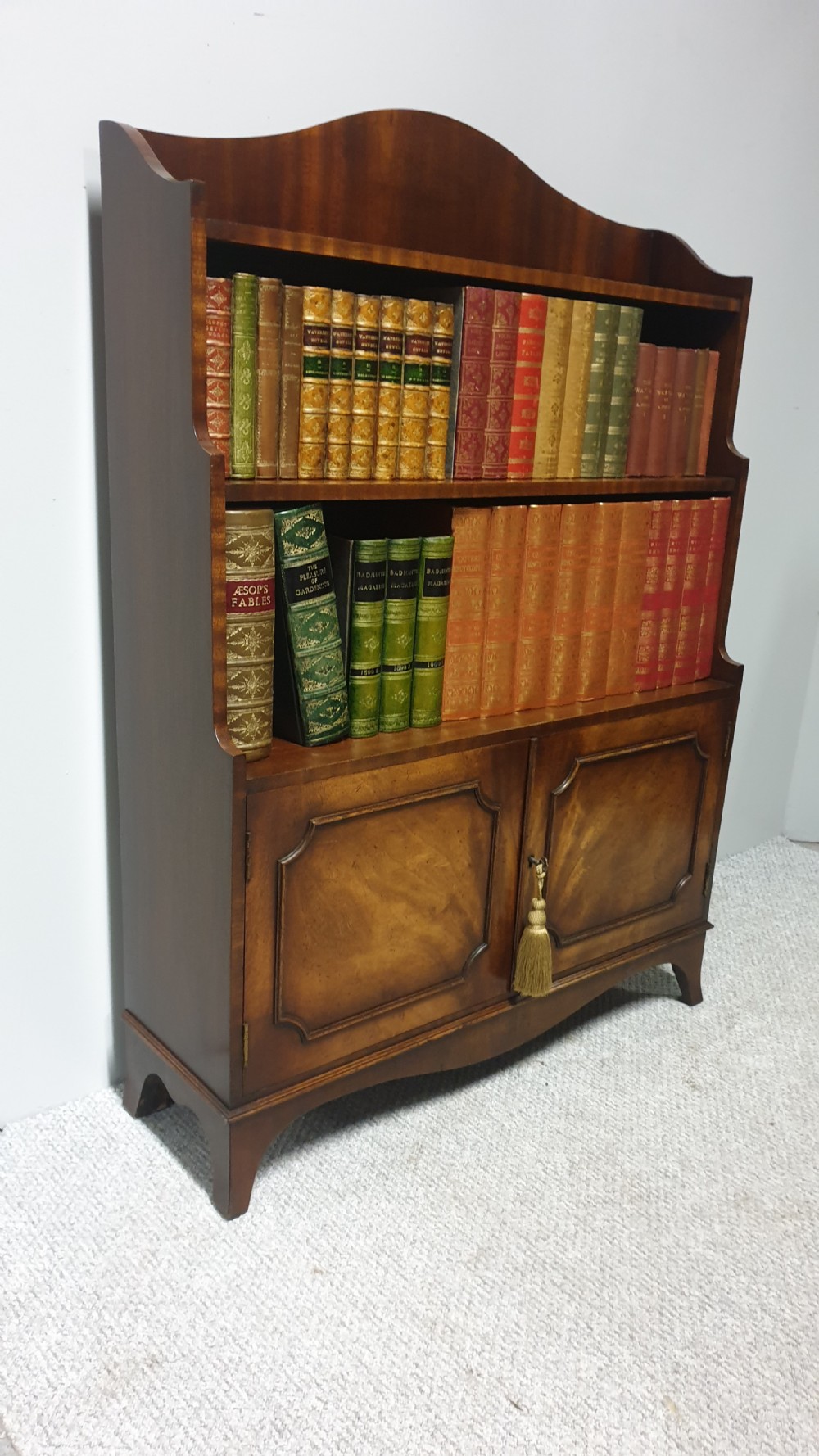 Pretty Mahogany Open Bookcase