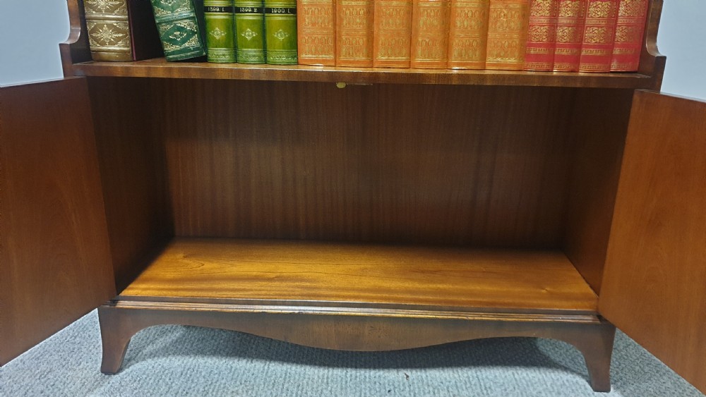 Pretty Mahogany Open Bookcase View V