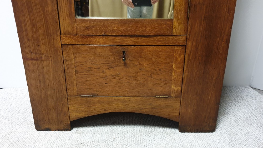 Very Nice Liberty Oak Hall Robe View VI