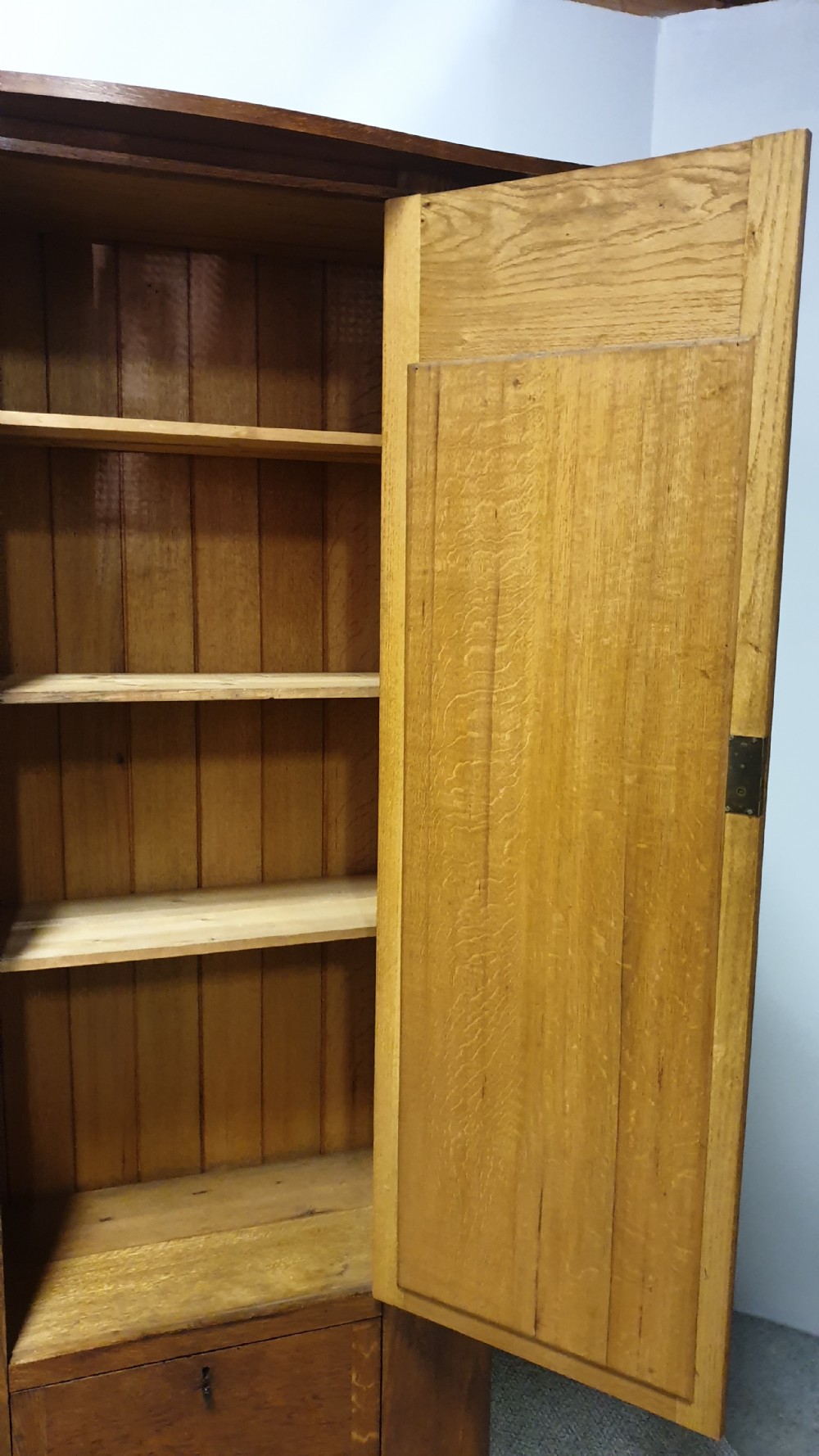Very Nice Liberty Oak Hall Robe View IX