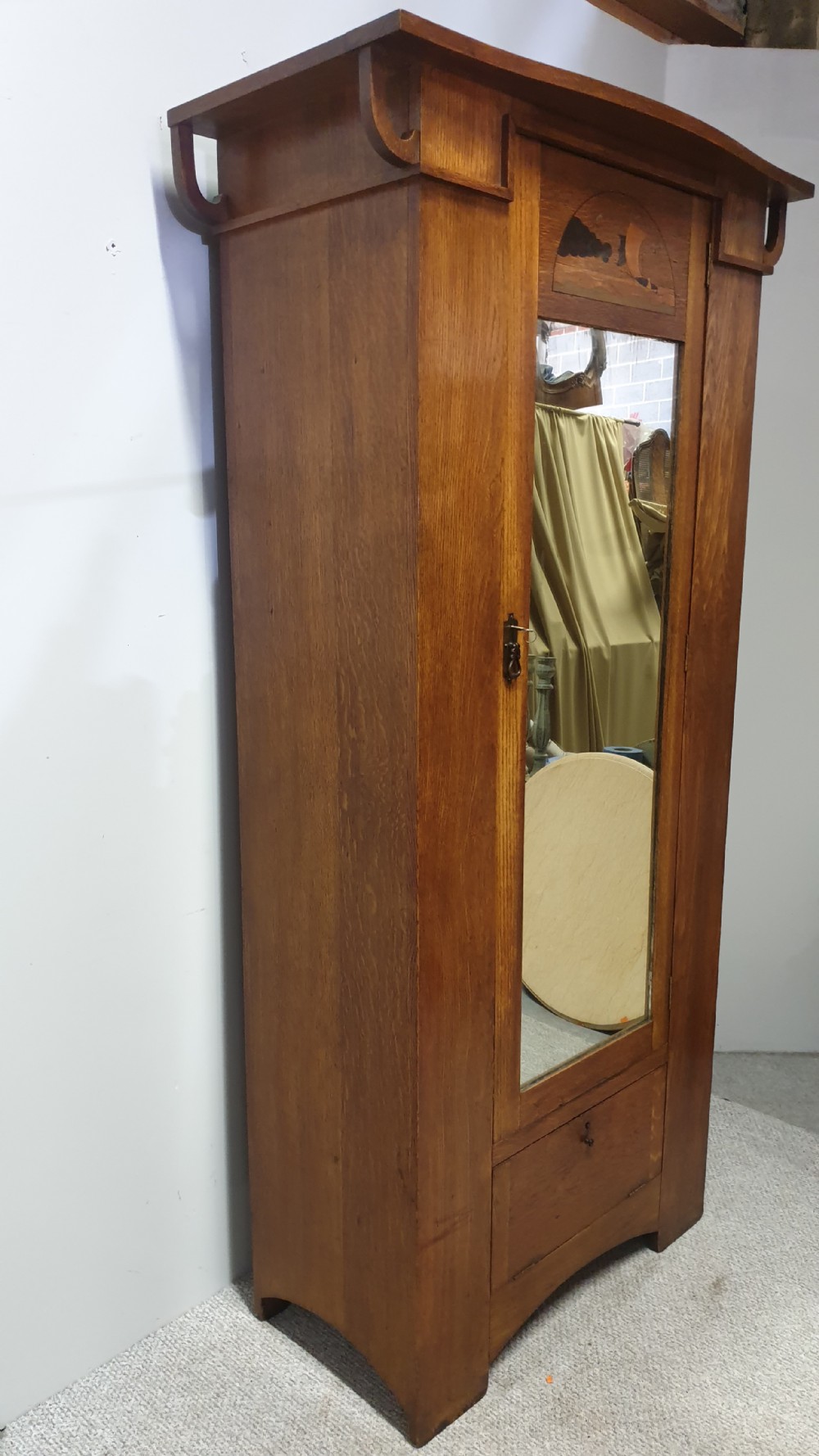 Very Nice Liberty Oak Hall Robe View XI