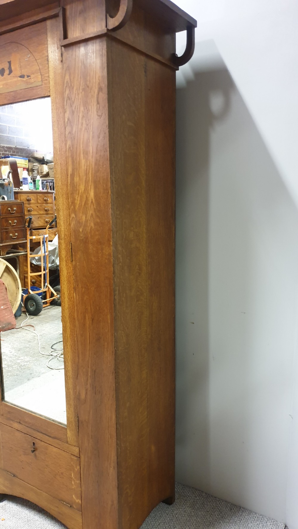Very Nice Liberty Oak Hall Robe View XII