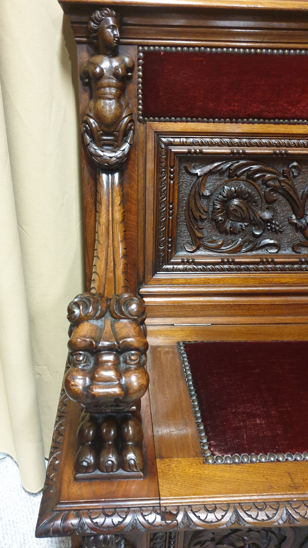 Magnificent Walnut Bench 'Gillows of lancaster' View V
