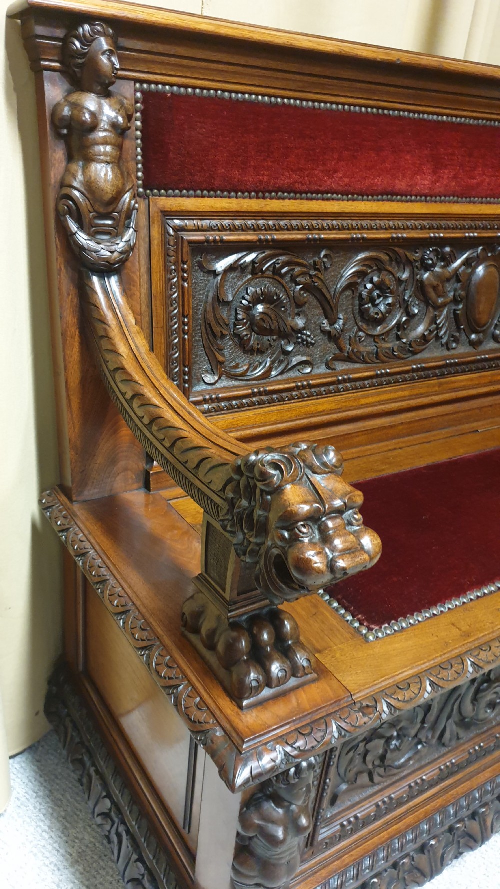 Magnificent Walnut Bench 'Gillows of lancaster' View VI