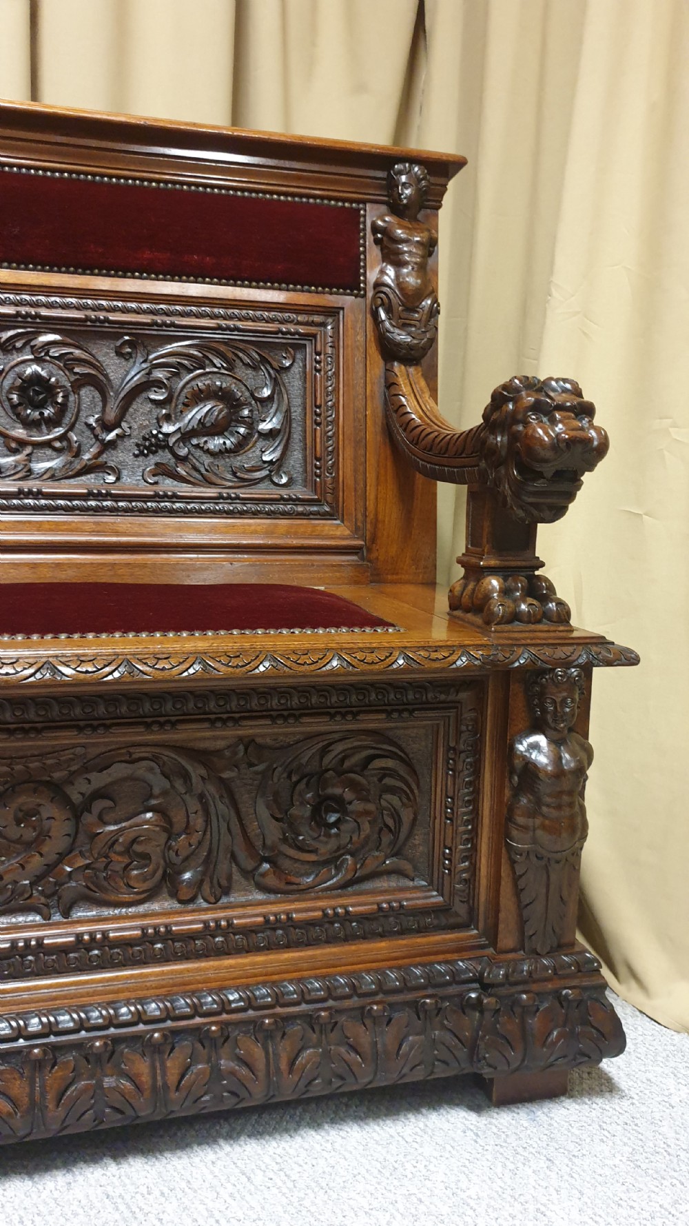 Magnificent Walnut Bench 'Gillows of lancaster' View X