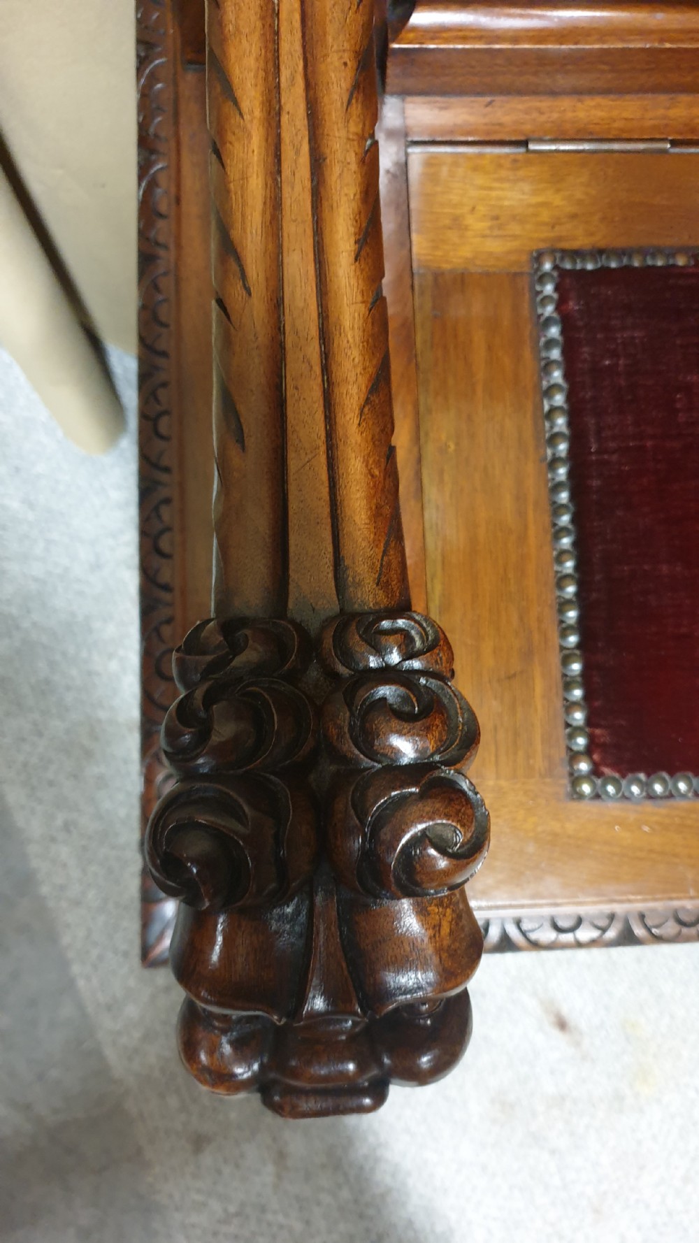 Magnificent Walnut Bench 'Gillows of lancaster' View XV