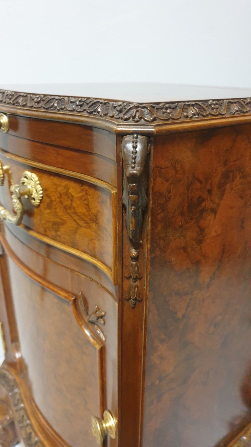 Top Quality Burr Walnut Bedside Lamp Cabinets View VII