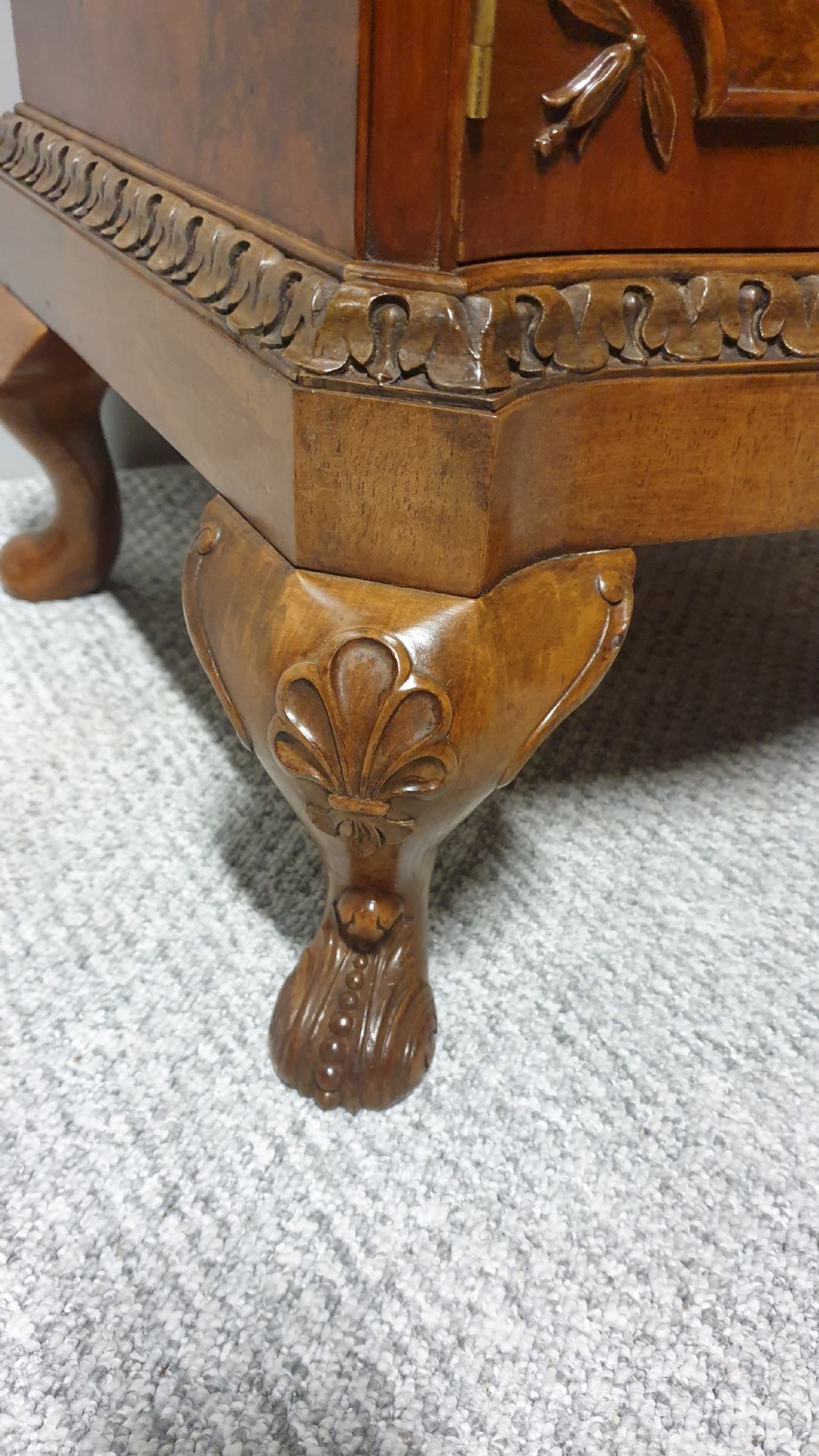 Top Quality Burr Walnut Bedside Lamp Cabinets View VIII