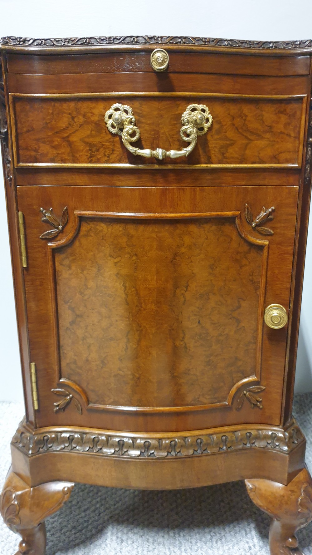 Top Quality Burr Walnut Bedside Lamp Cabinets View XIV