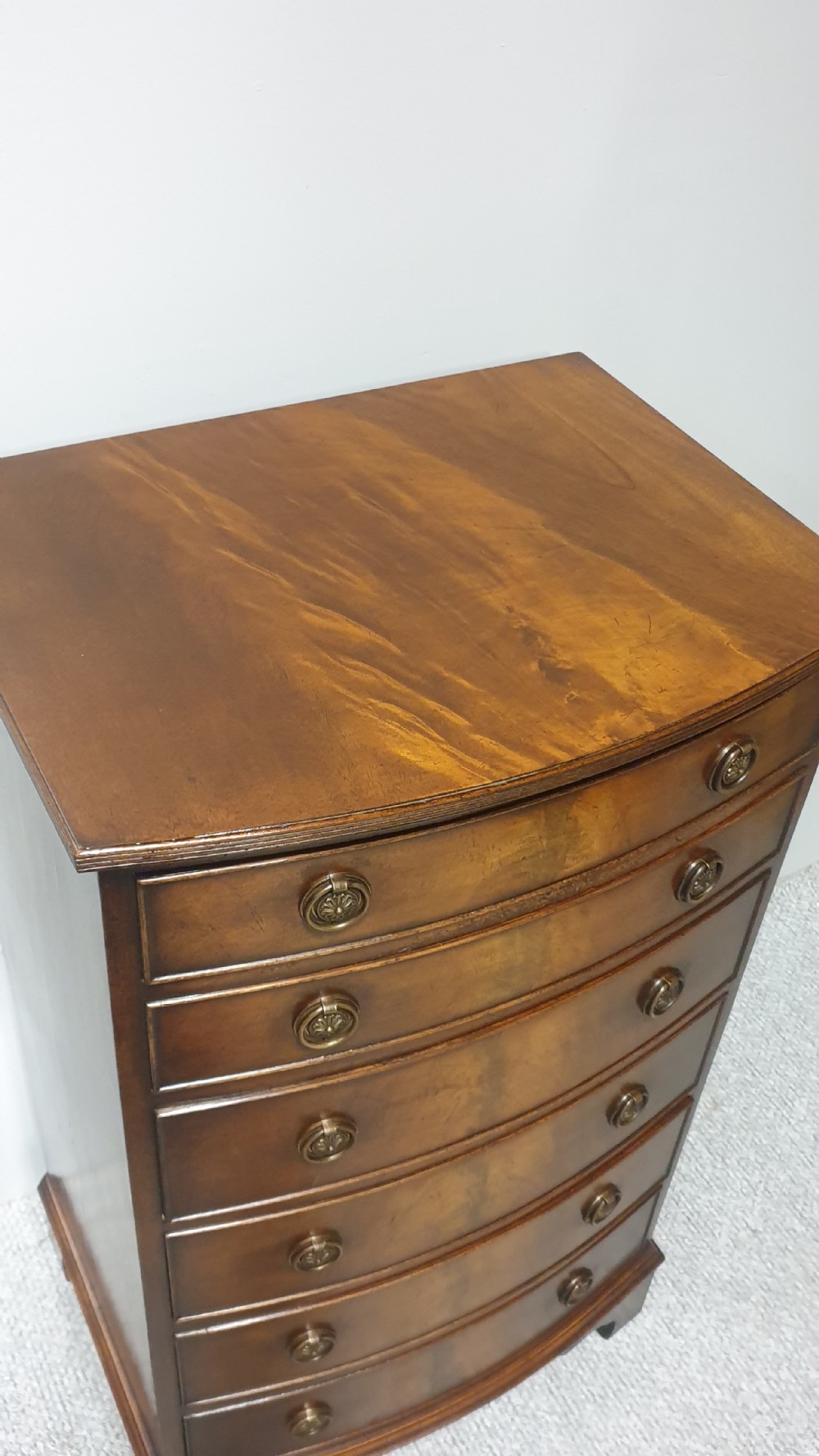 Good Mahogany Bowed Chest of Drawers View VI