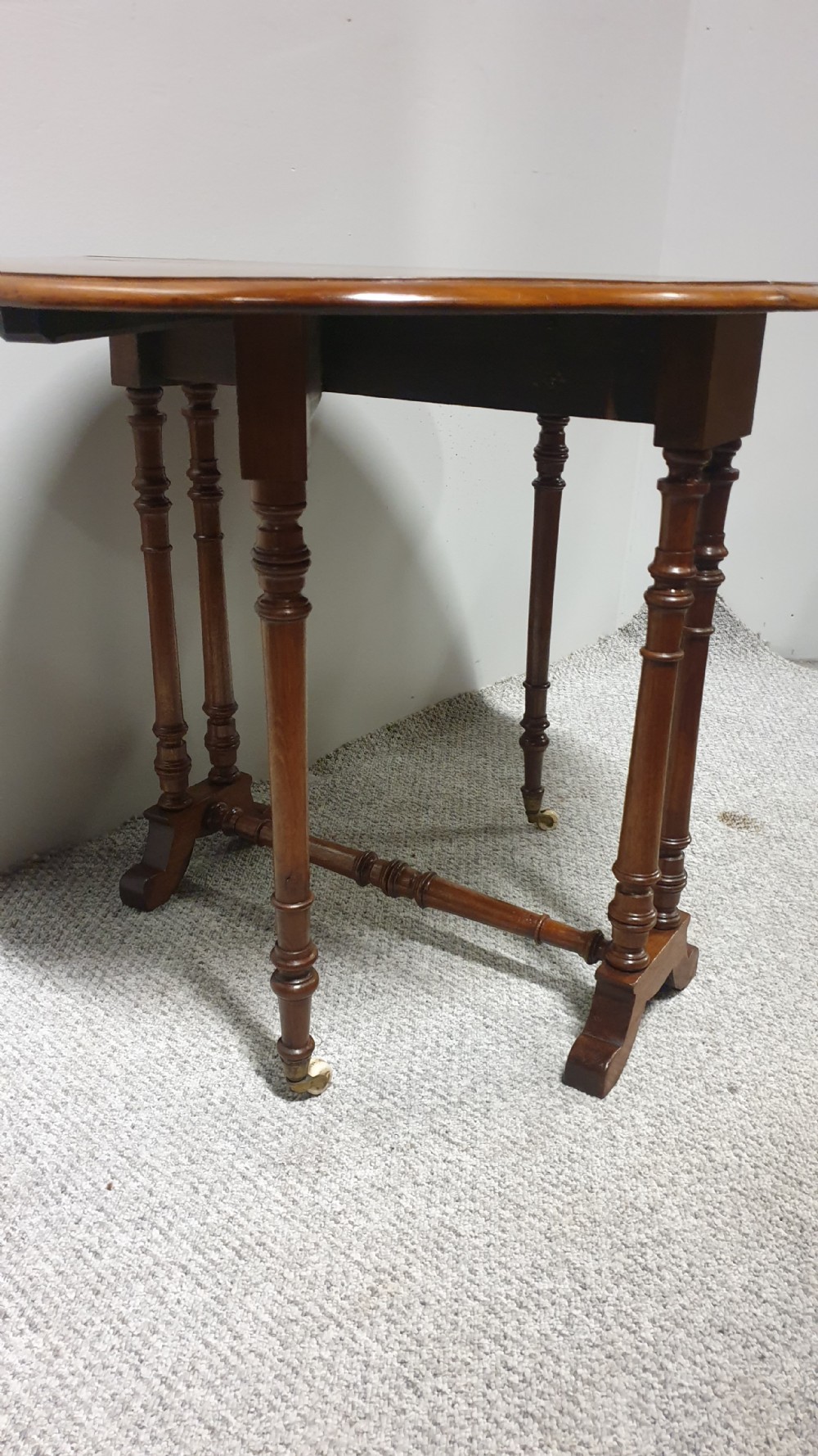 Pretty Victorian Baby Sutherland Table View XI