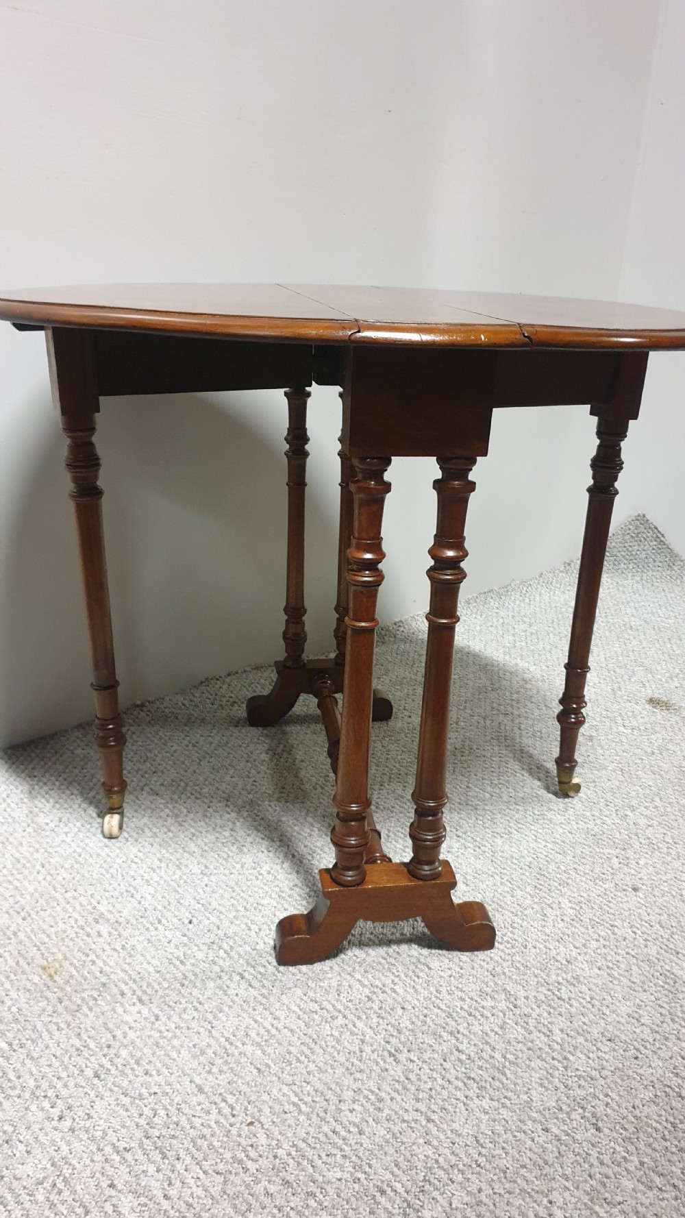 Pretty Victorian Baby Sutherland Table View XIII