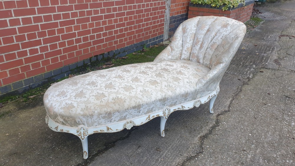 Superb Painted and Parcel Gilt Chaise Day Bed View VI
