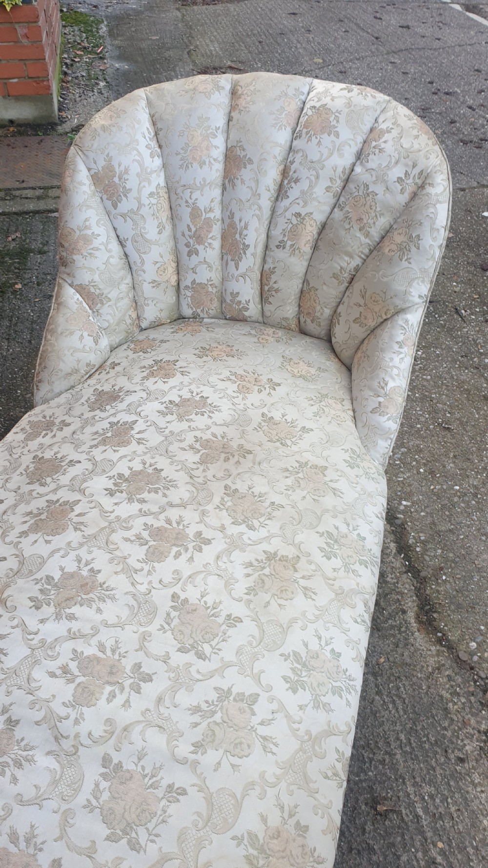 Superb Painted and Parcel Gilt Chaise Day Bed View VIII