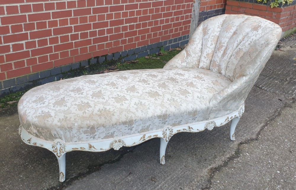 Superb Painted and Parcel Gilt Chaise Day Bed View X