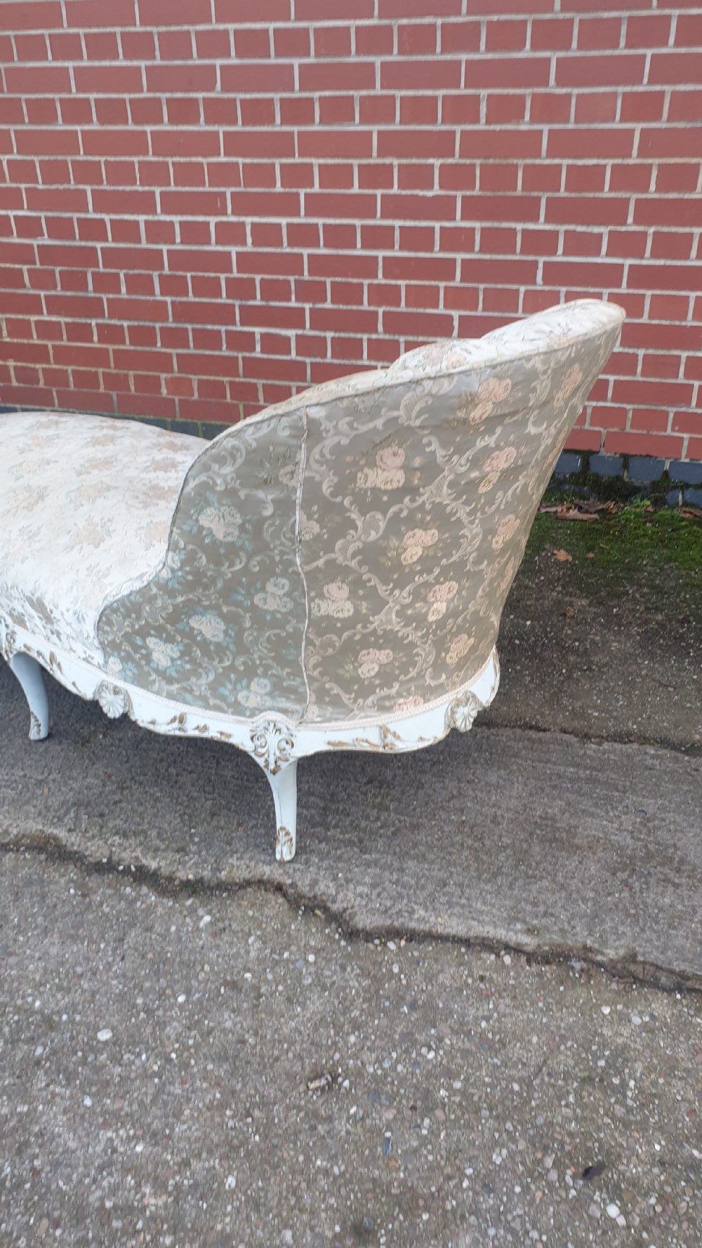 Superb Painted and Parcel Gilt Chaise Day Bed View XI
