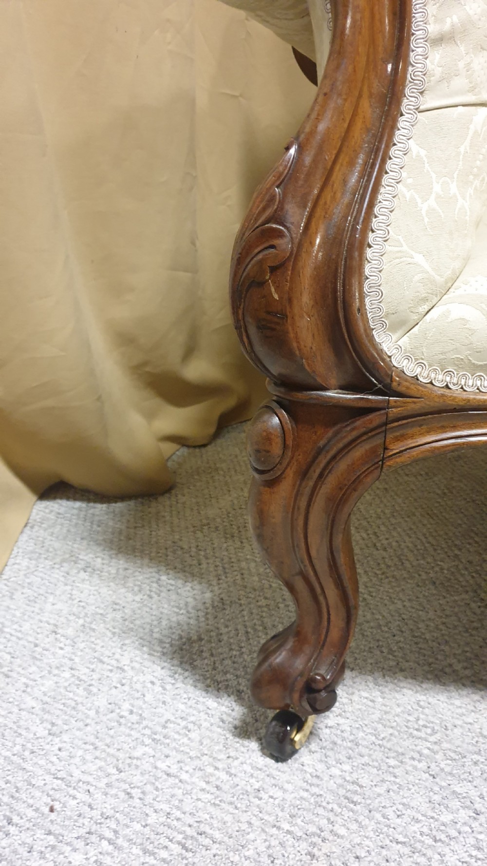 Outstanding Victorian Cameo Backed Mahogany Sofa View IX