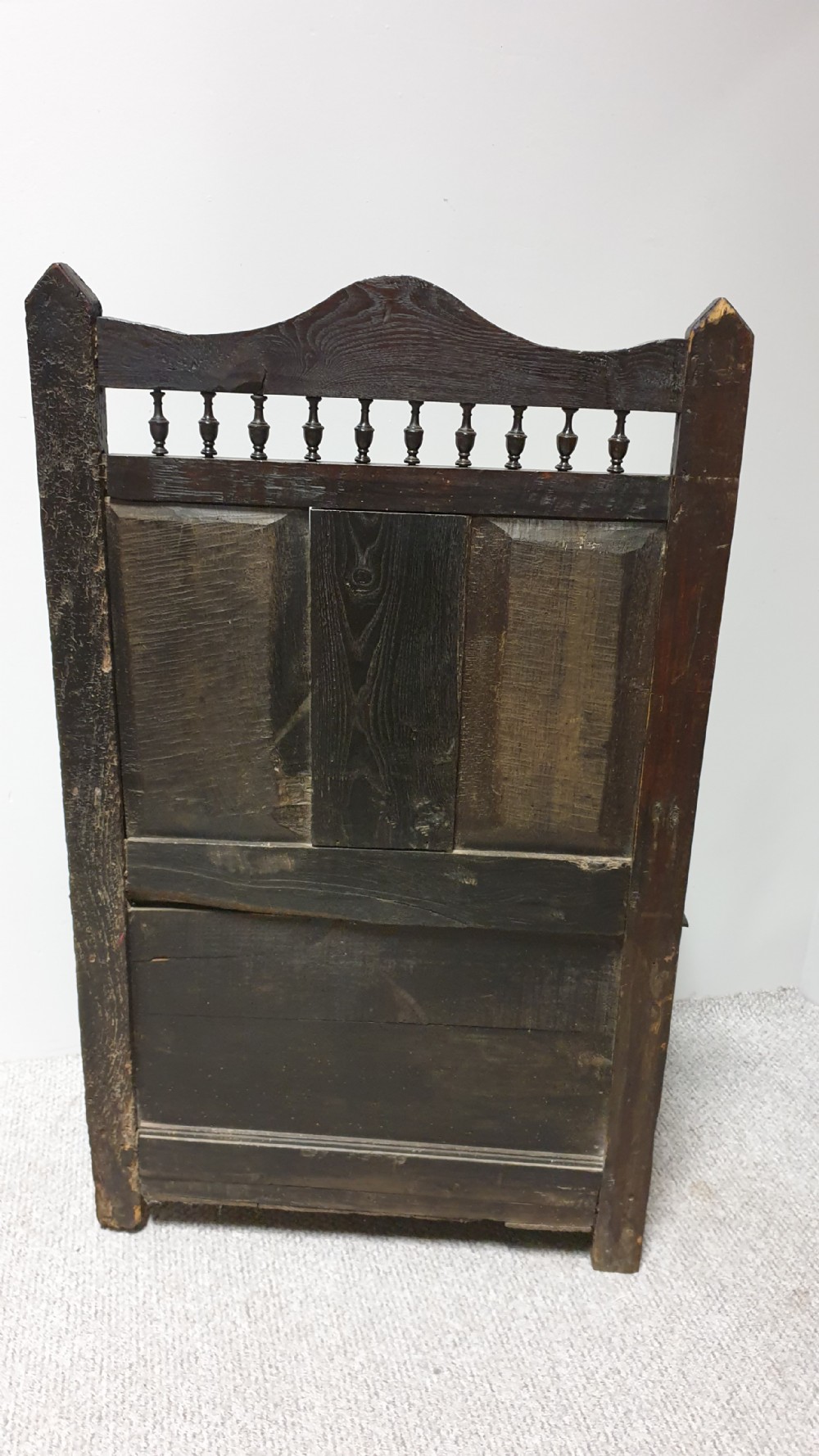 C16th Oak Monks Bench Settle of Small Proportions View VII