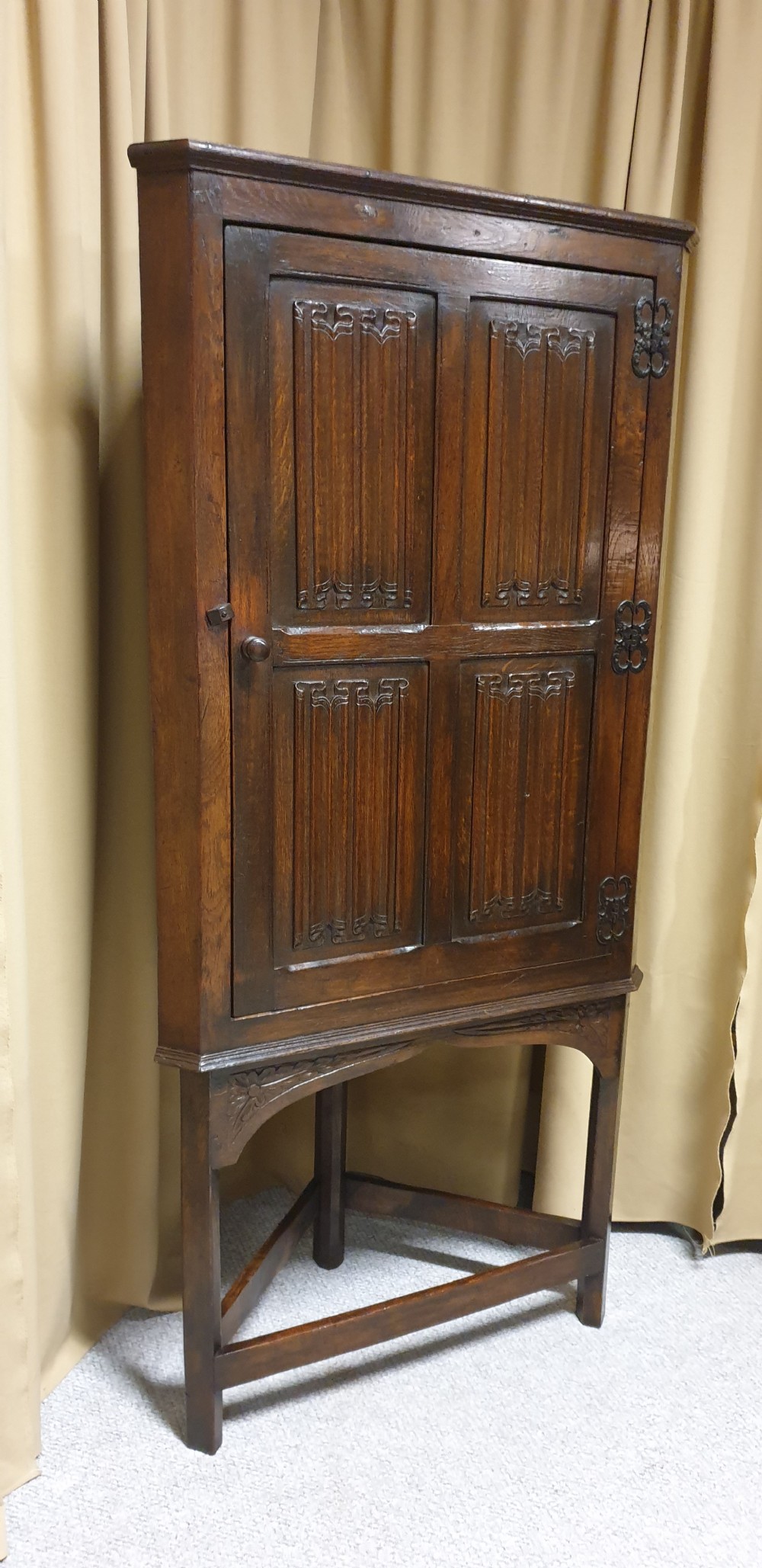 Good Oak Corner Cabinet on Stand View V