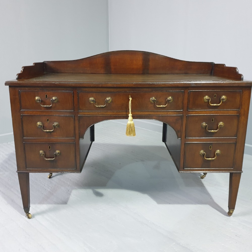 Very  Good Georgian Mahogany Desk