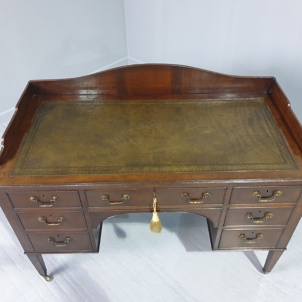 Very  Good Georgian Mahogany Desk View VII