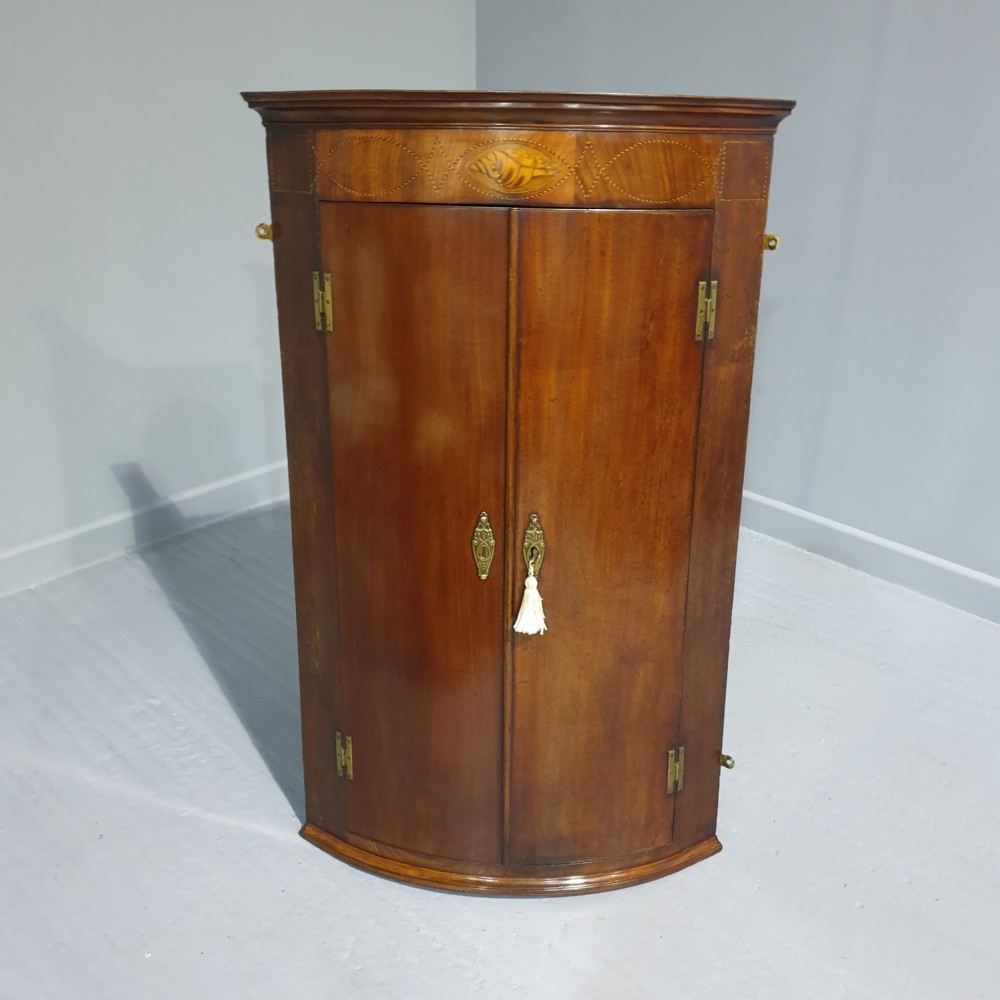 Lovely Georgian Hanging Corner Cabinet