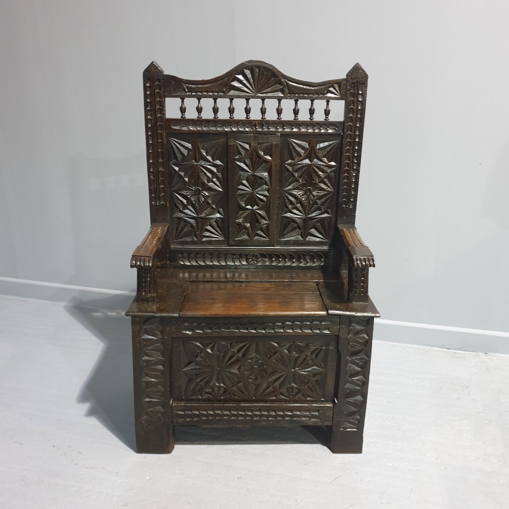 C16th Oak Monks Bench Settle of Small Proportions