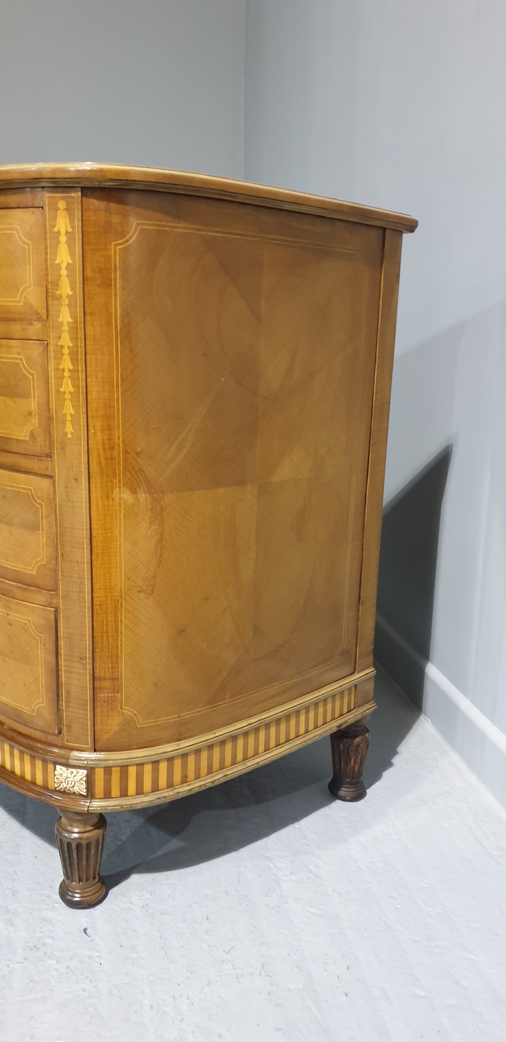 Very Good Inlaid Mahogany Chest of Drawers View VI
