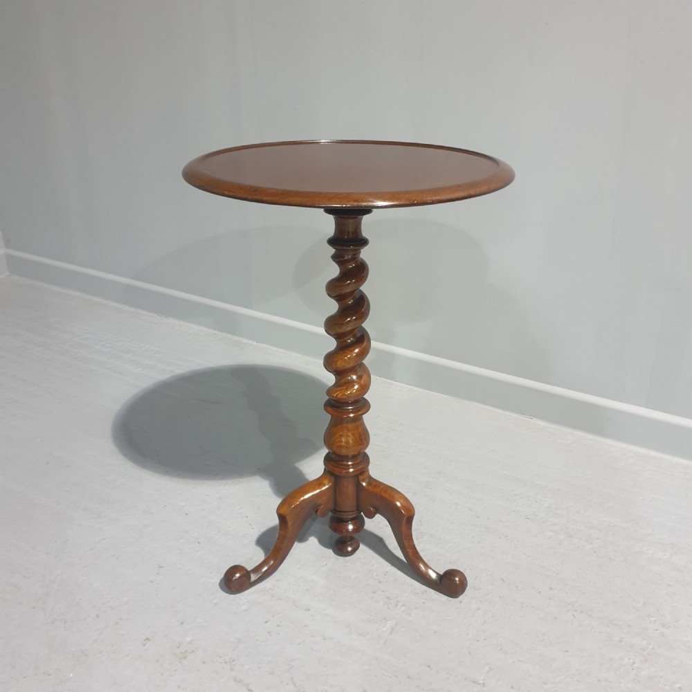 Very Pretty Mahogany Pedestal Table
