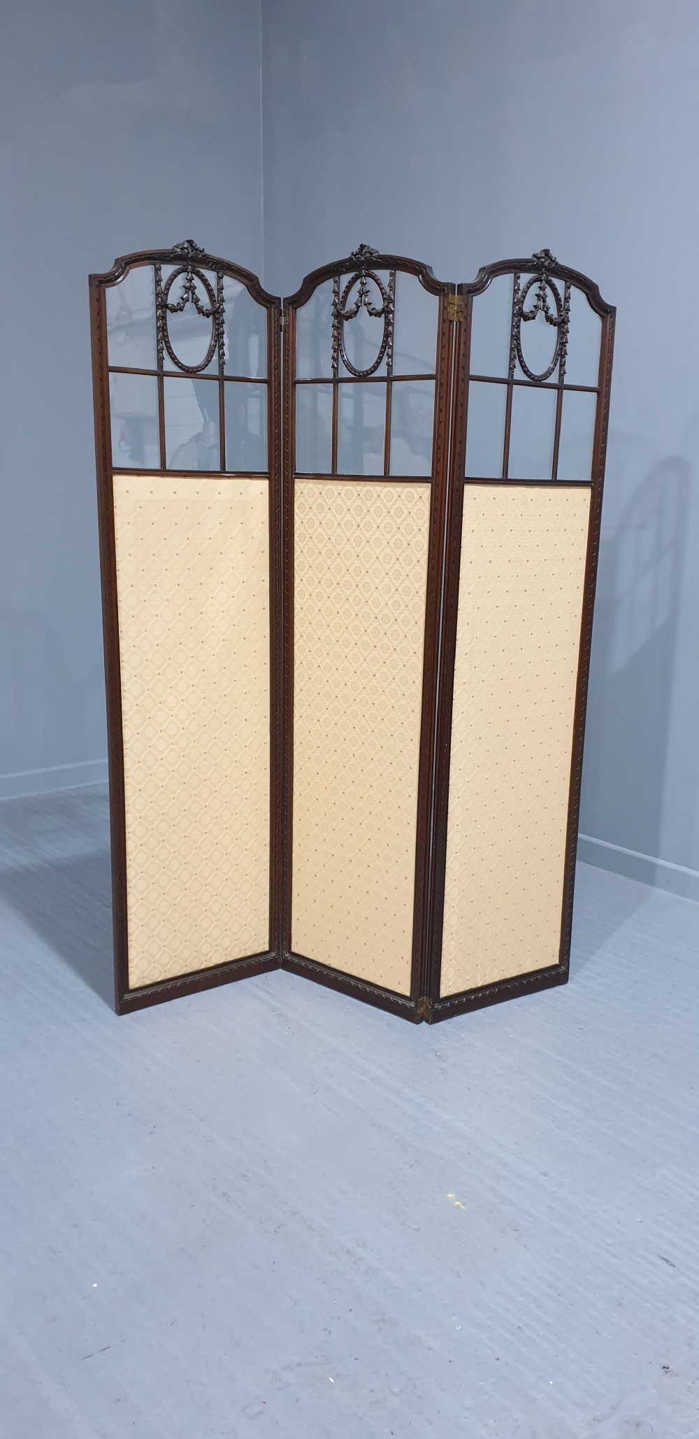 Super Mahogany Three Fold Screen