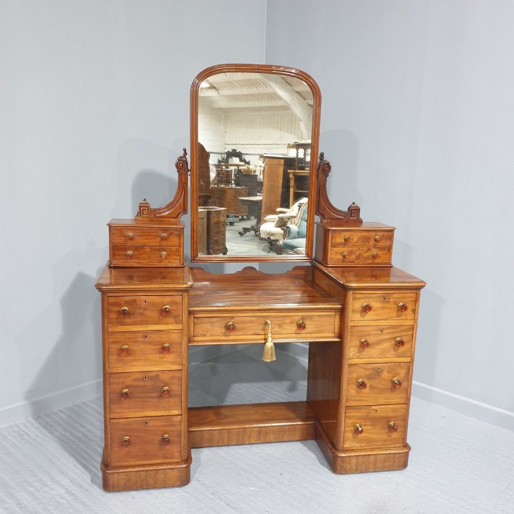 Outstanding Mahogany Dressing Table