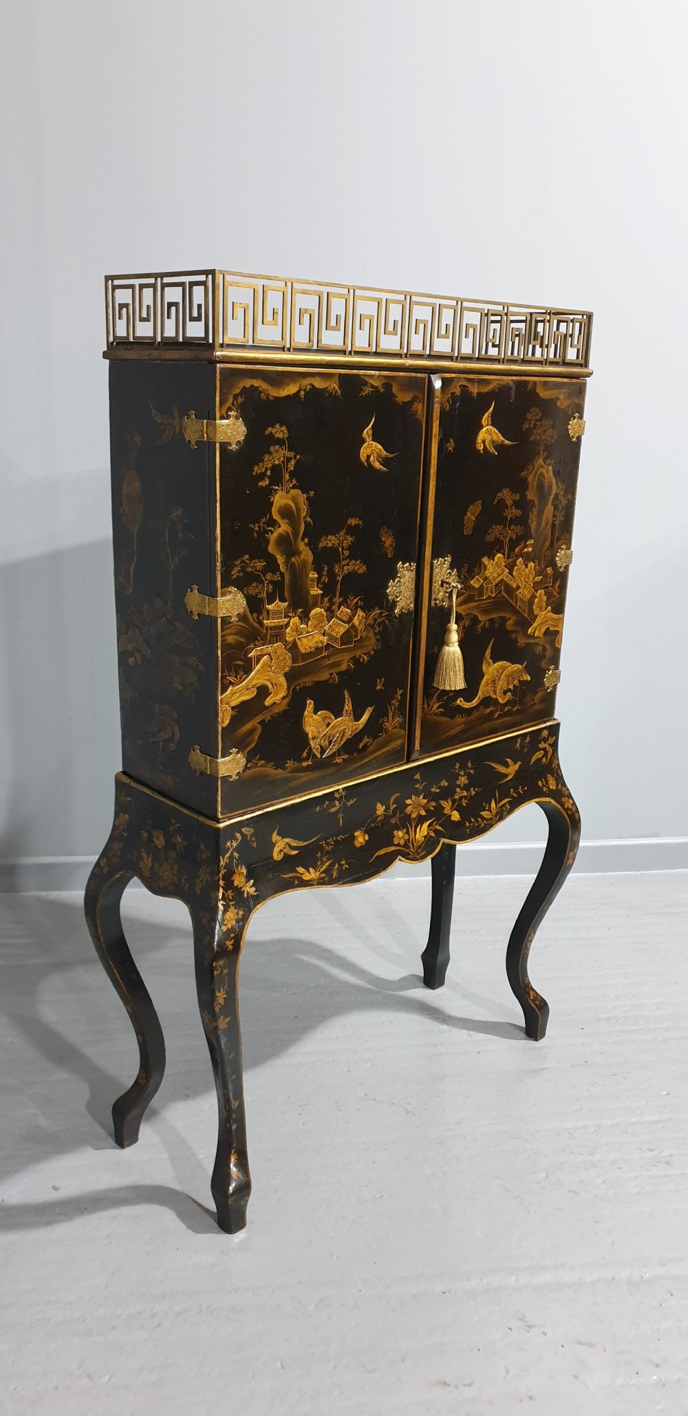 C18th Chinoiserie Laquered Cabinet on Stand View III