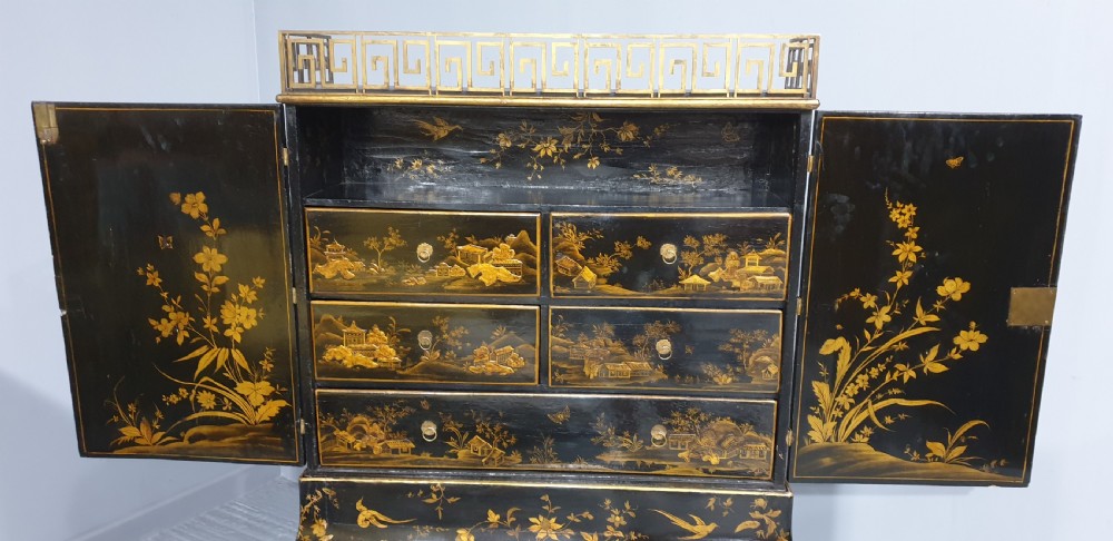 C18th Chinoiserie Laquered Cabinet on Stand View VII