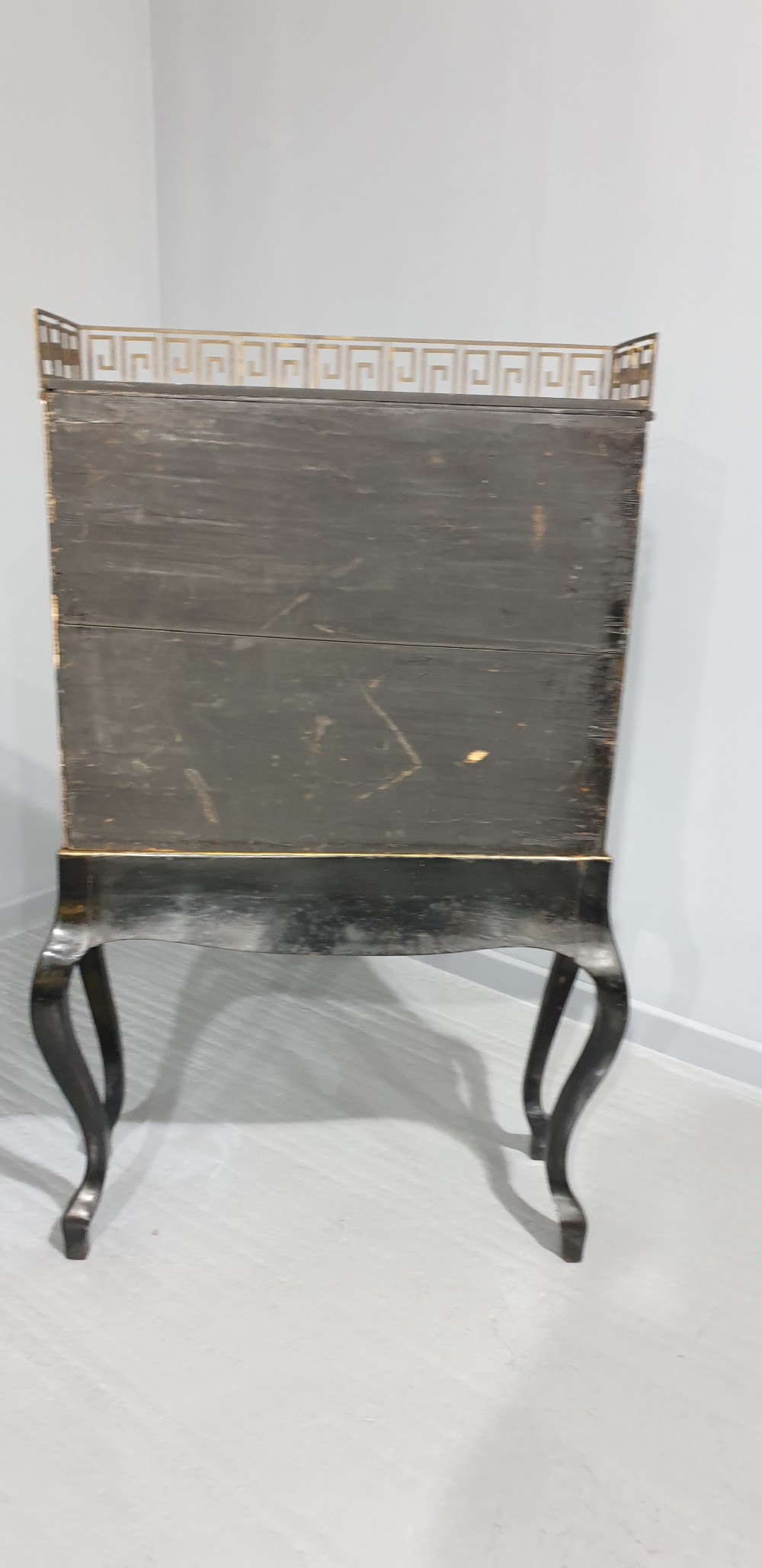 C18th Chinoiserie Laquered Cabinet on Stand View XVI