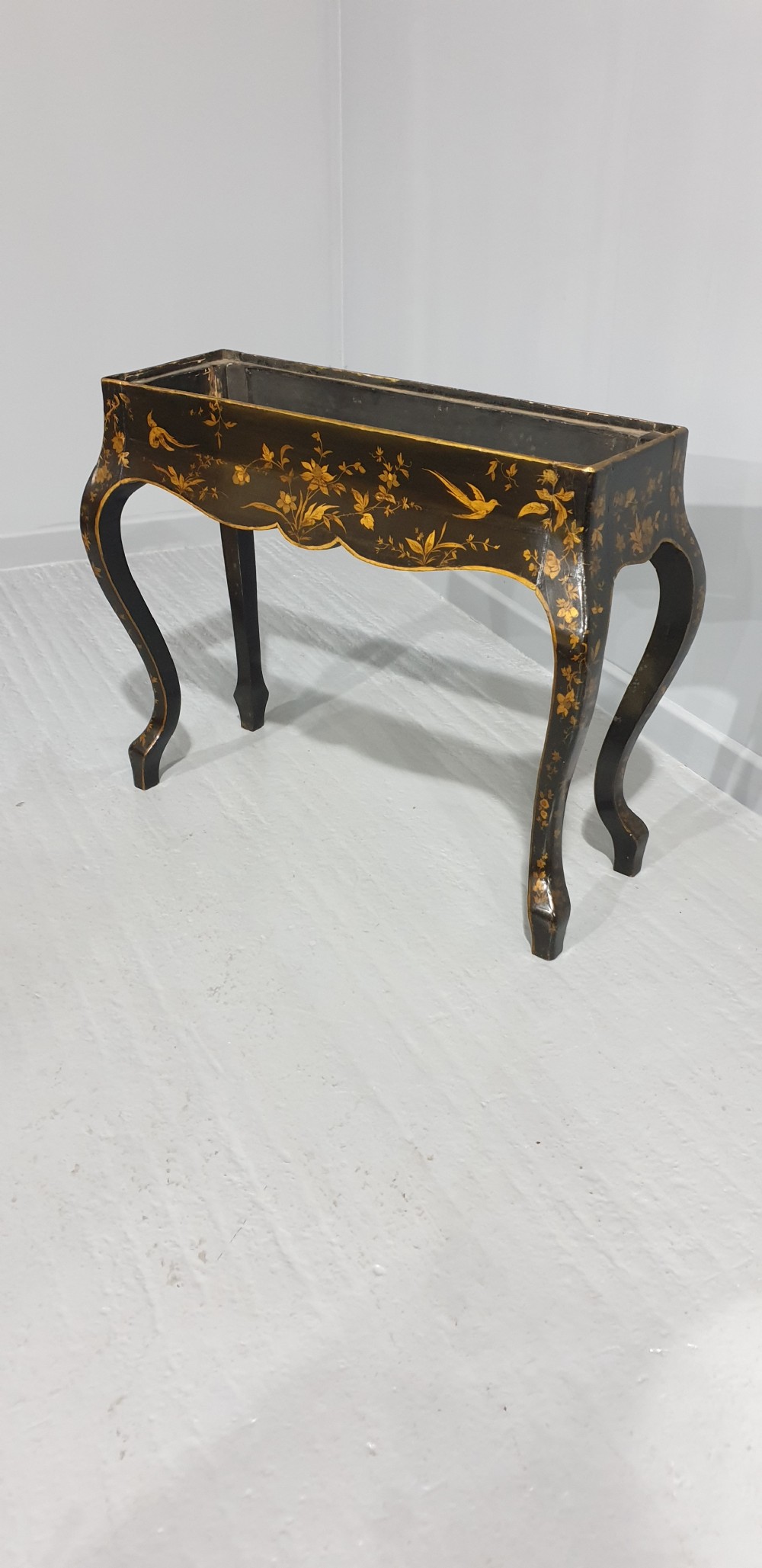 C18th Chinoiserie Laquered Cabinet on Stand View XVII